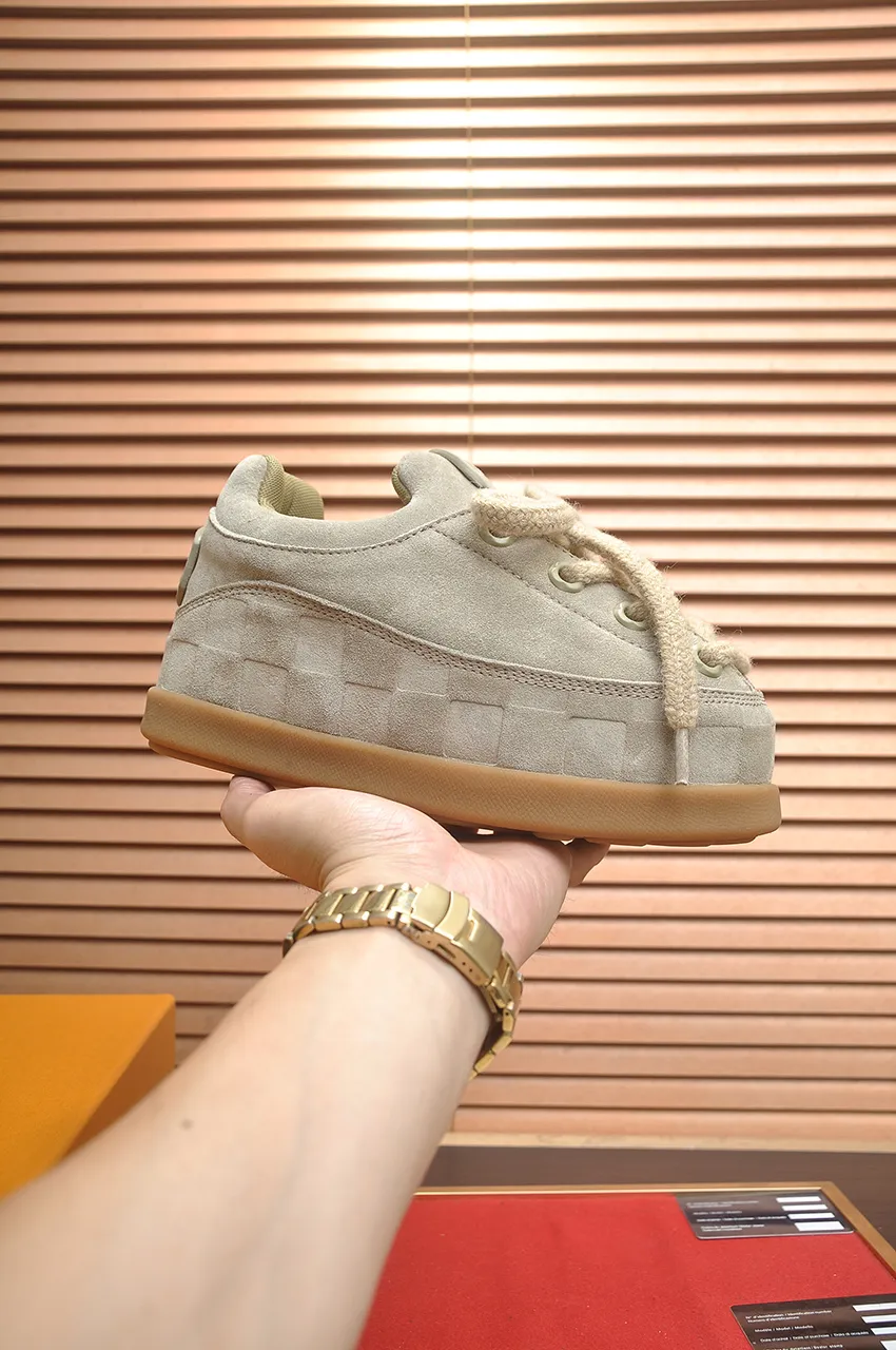 Men's men's shoes💰700💶 🔥New style🔥 LV co-branded nigo, ugly and cute😍Many Internet celebrities have put on their shoes, classic and versatile items.  ❄️Fabric: Imported high mercerized cow suede. ❄️Inner lining: high-grade elastic mesh, ❄️Outsole: original molded outsole, palm print rubber outsole with hidden L letter and Monongram flower ❄️Size: Female 35-41 (Female 41 customized), Male 39-46 (45-46 customized)